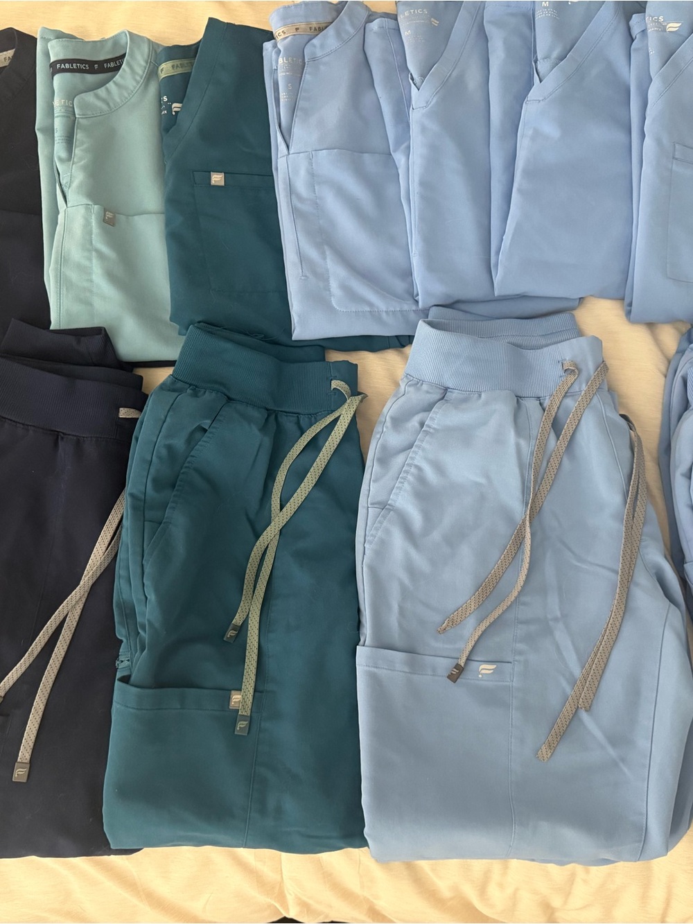 Fabletics Scrub-Style Joggers and Tops Set S/M